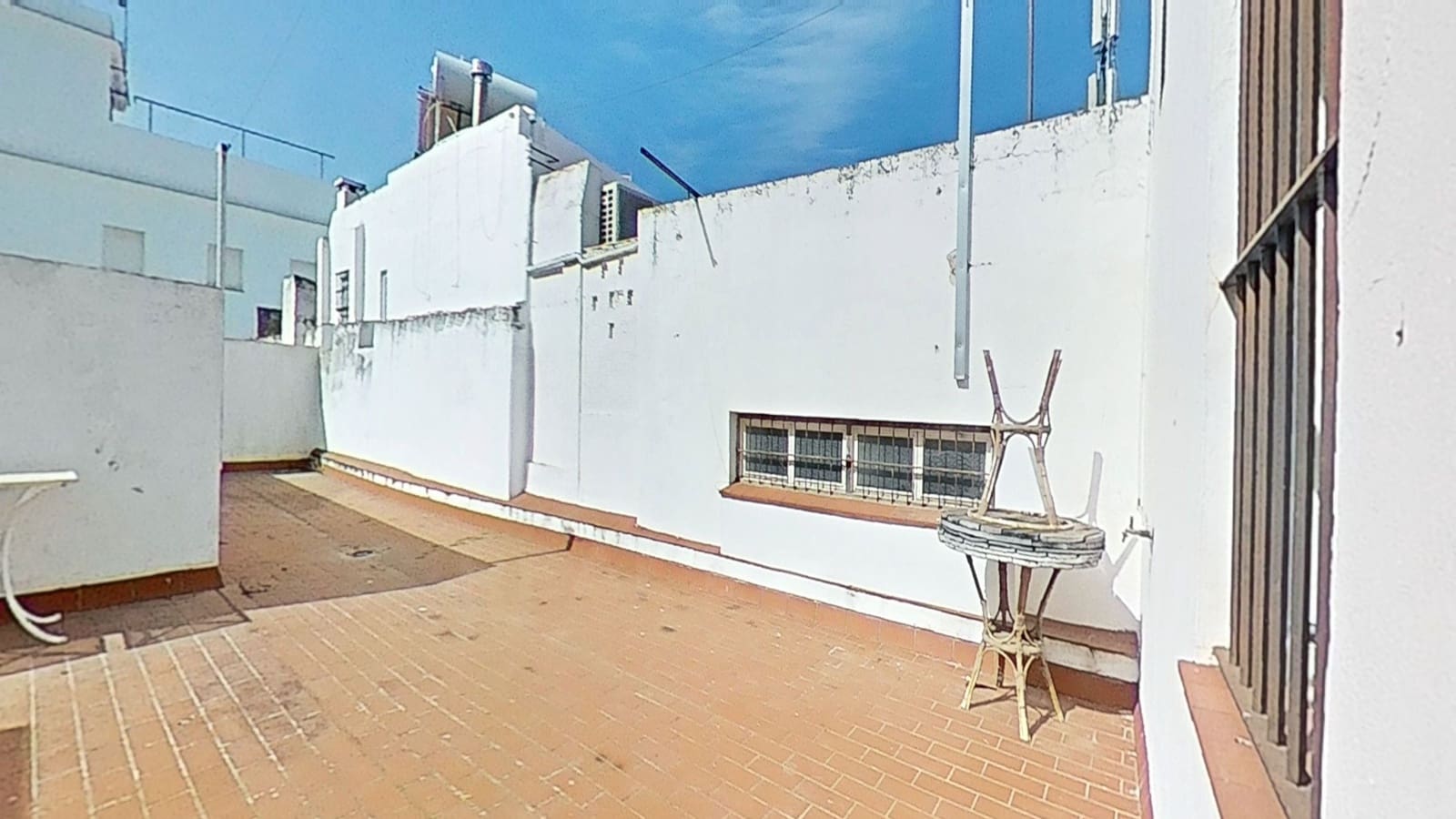 4 soveværelse Erhverv til salg i Cadiz by - € 650.000 (Ref: 9987948)