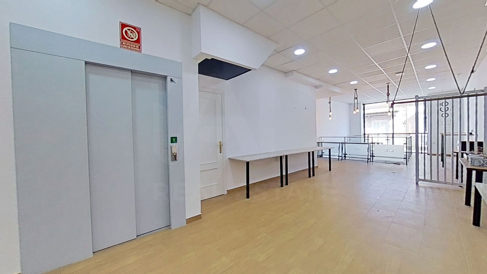 4 soveværelse Erhverv til salg i Cadiz by - € 650.000 (Ref: 9987948)