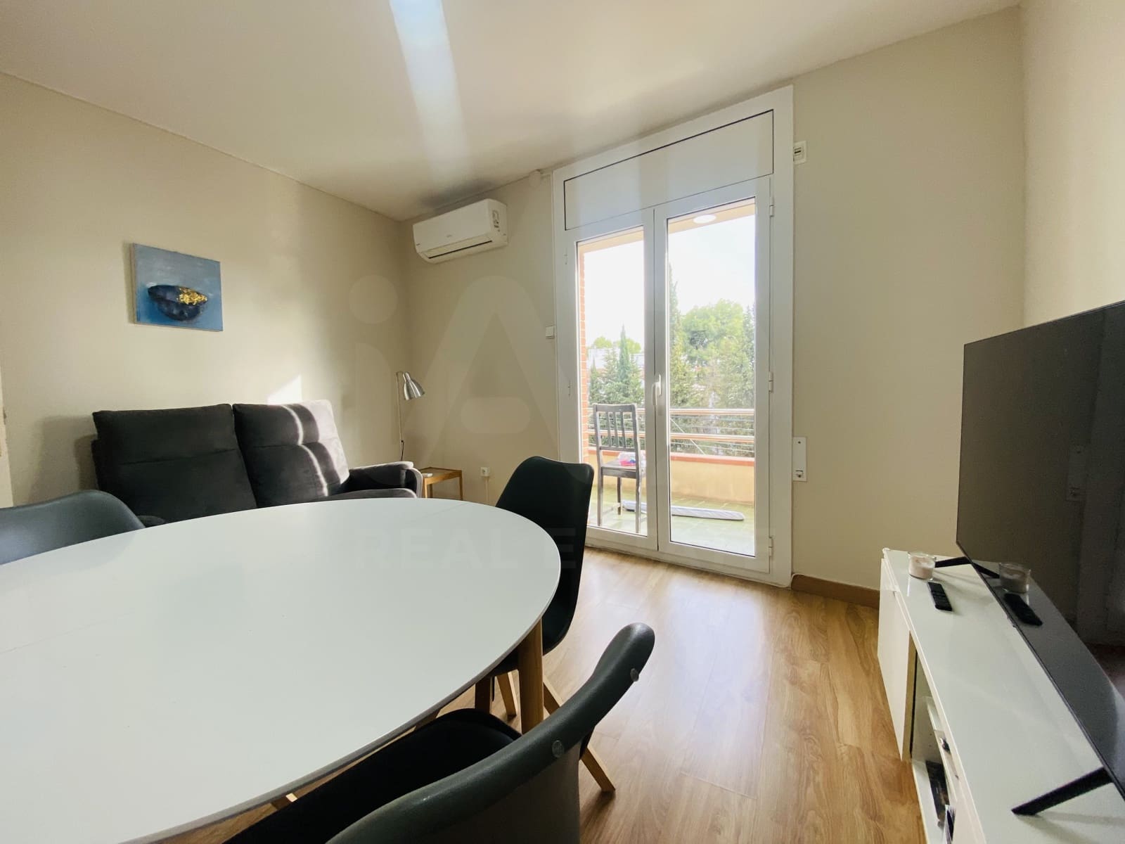Apartamento de 2 habitaciones en Barcelona ciudad en alquiler - 1.000 € (Ref: 9987950)