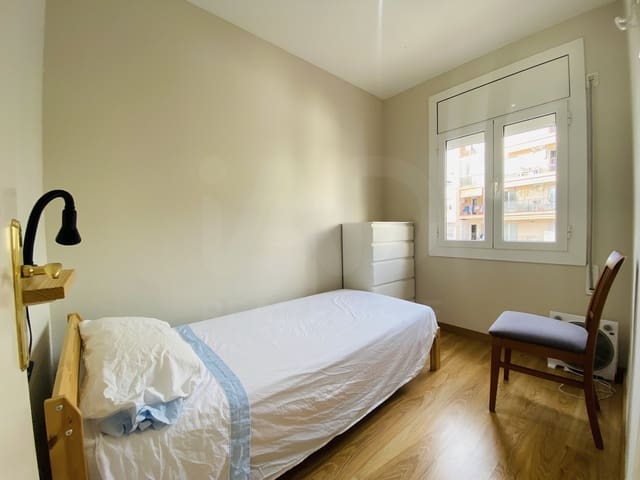 2 slaapkamer Appartement te huur in Barcelona stad - € 1.000 (Ref: 9987950)