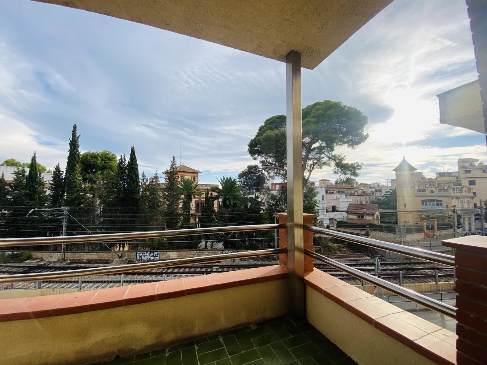 Apartamento de 2 habitaciones en Barcelona ciudad en alquiler - 1.000 € (Ref: 9987950)