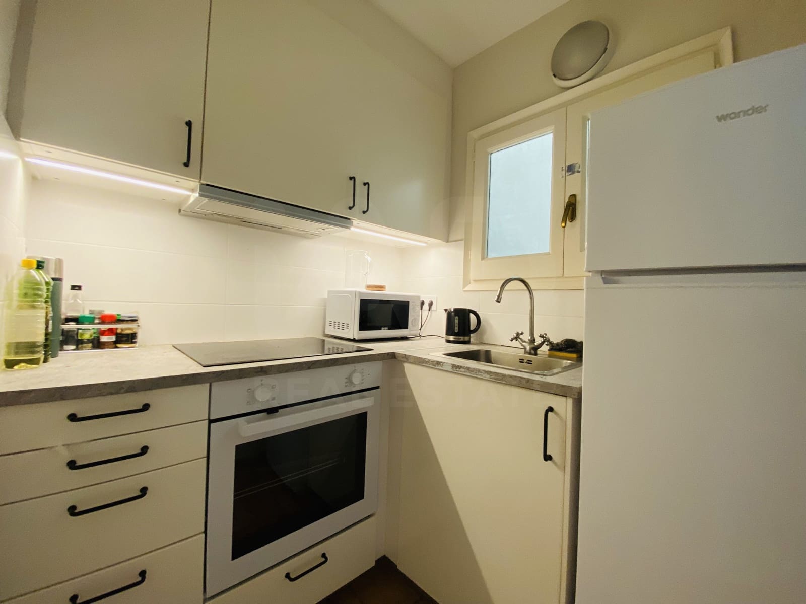 Apartamento de 2 habitaciones en Barcelona ciudad en alquiler - 1.000 € (Ref: 9987950)