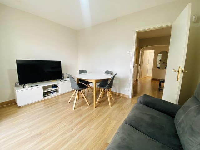 2 slaapkamer Appartement te huur in Barcelona stad - € 1.000 (Ref: 9987950)