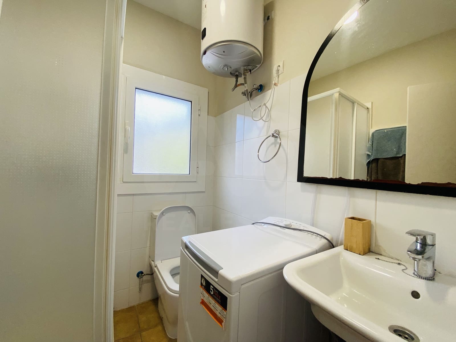 Apartamento de 2 habitaciones en Barcelona ciudad en alquiler - 1.000 € (Ref: 9987950)
