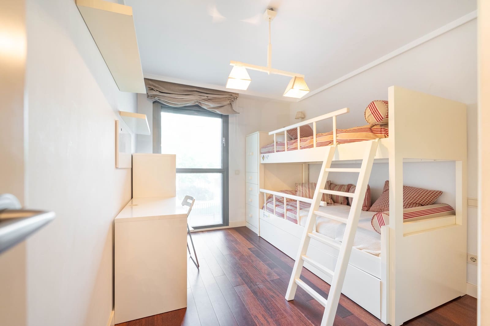 2 bedroom Apartment for rent in Madrid city with pool garage - € 2,200 (Ref: 9987951)