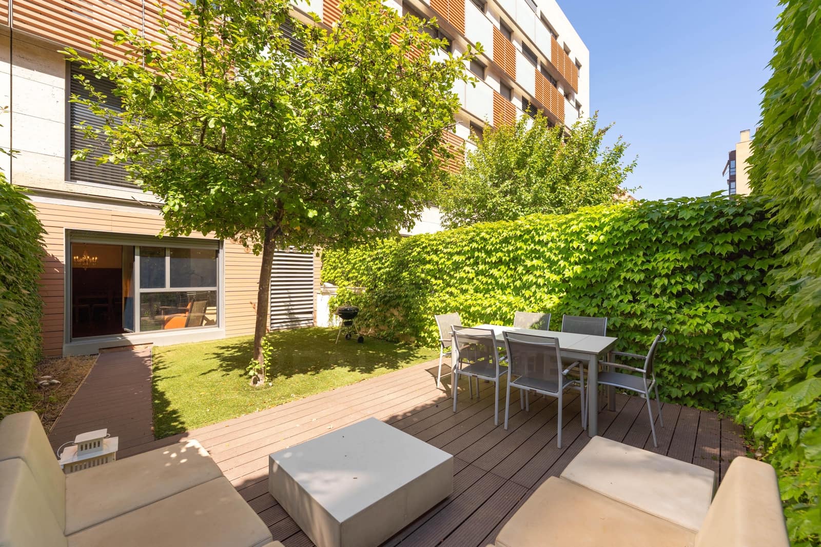 2 bedroom Apartment for rent in Madrid city with pool garage - € 2,200 (Ref: 9987951)
