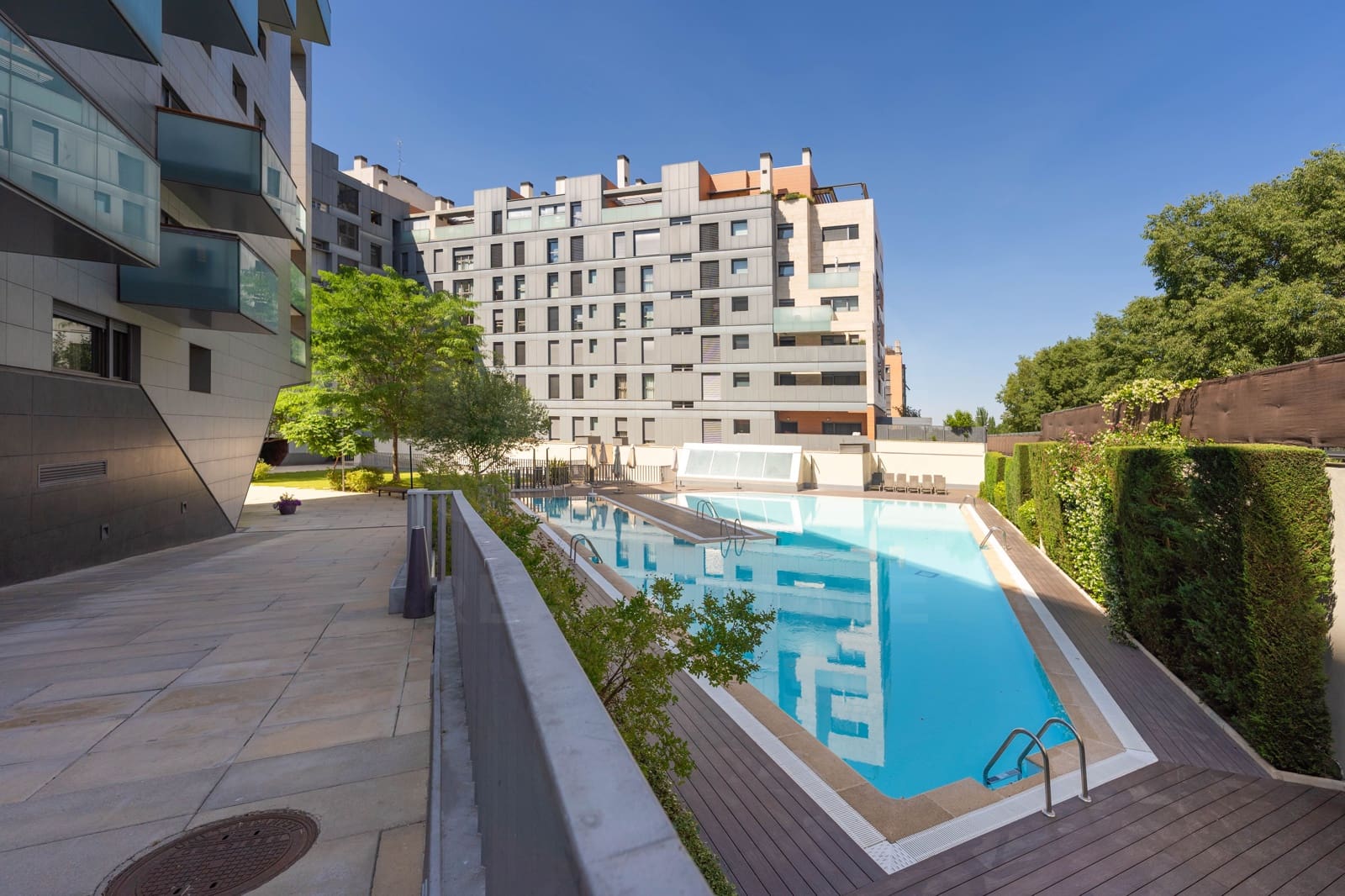 2 bedroom Apartment for rent in Madrid city with pool garage - € 2,200 (Ref: 9987951)