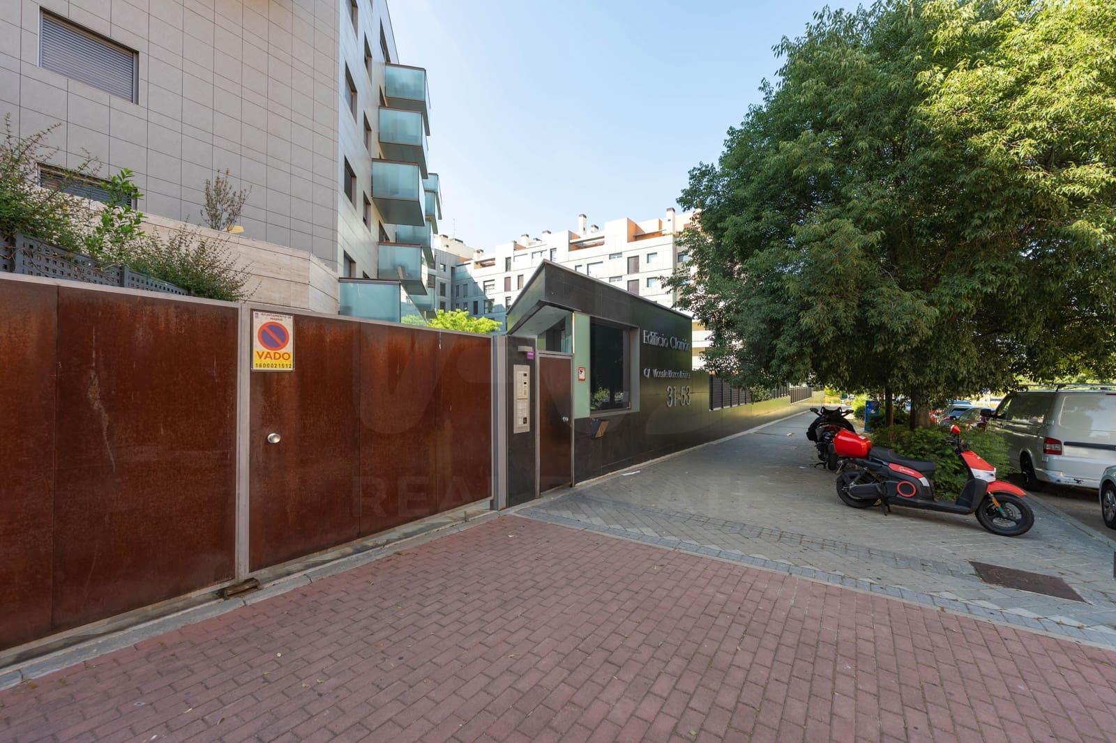 2 bedroom Apartment for rent in Madrid city with pool garage - € 2,200 (Ref: 9987951)