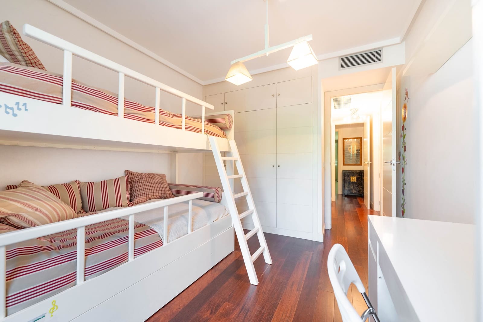 2 bedroom Apartment for rent in Madrid city with pool garage - € 2,200 (Ref: 9987951)