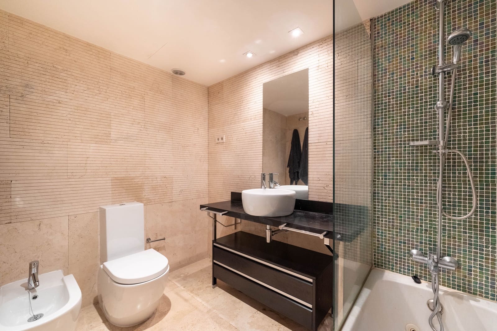 2 bedroom Apartment for rent in Madrid city with pool garage - € 2,200 (Ref: 9987951)