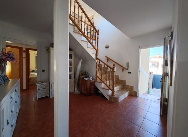 5 soverom Hus til salgs i Tarragona by med svømmebasseng garasje - € 420 000 (Ref: 9987952)