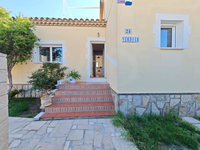 5 soverom Hus til salgs i Tarragona by med svømmebasseng garasje - € 420 000 (Ref: 9987952)