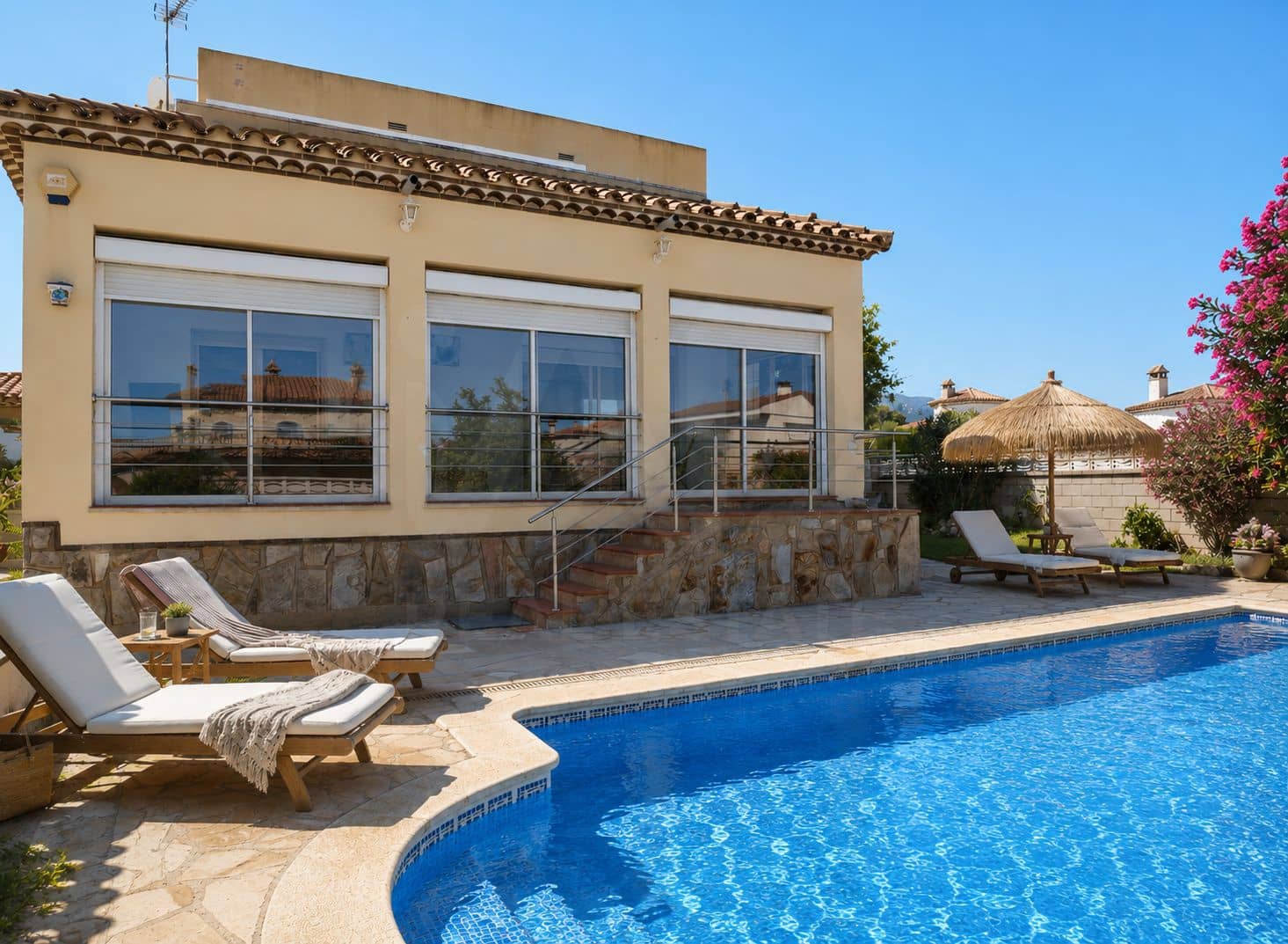 5 soverom Hus til salgs i Tarragona by med svømmebasseng garasje - € 420 000 (Ref: 9987952)
