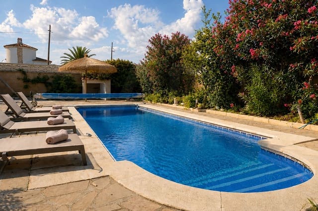 5 soverom Hus til salgs i Tarragona by med svømmebasseng garasje - € 420 000 (Ref: 9987952)