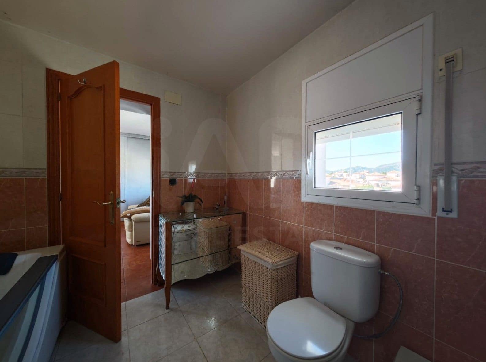 5 soverom Hus til salgs i Tarragona by med svømmebasseng garasje - € 420 000 (Ref: 9987952)