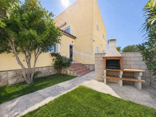 5 soverom Hus til salgs i Tarragona by med svømmebasseng garasje - € 420 000 (Ref: 9987952)