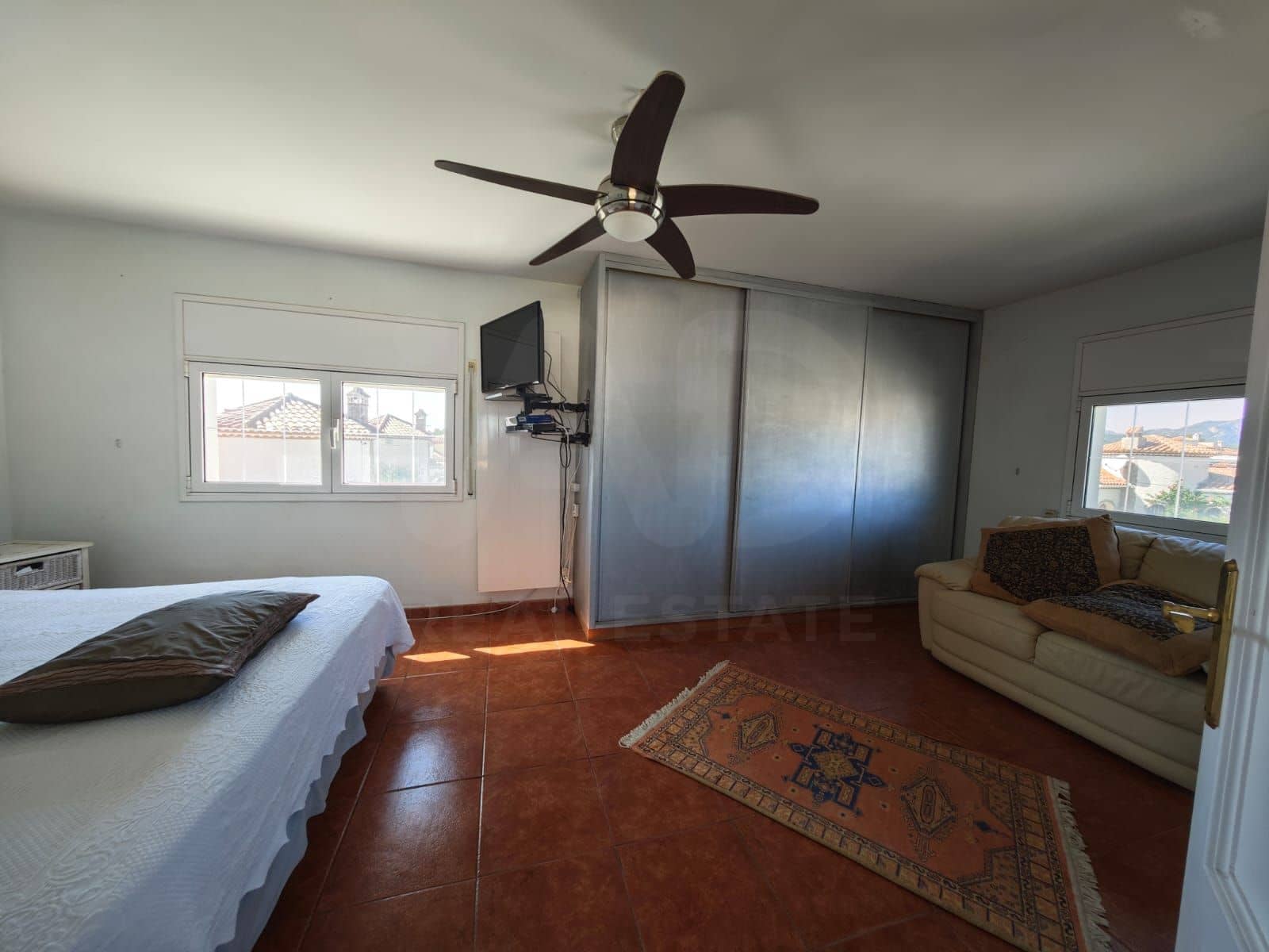 5 soverom Hus til salgs i Tarragona by med svømmebasseng garasje - € 420 000 (Ref: 9987952)