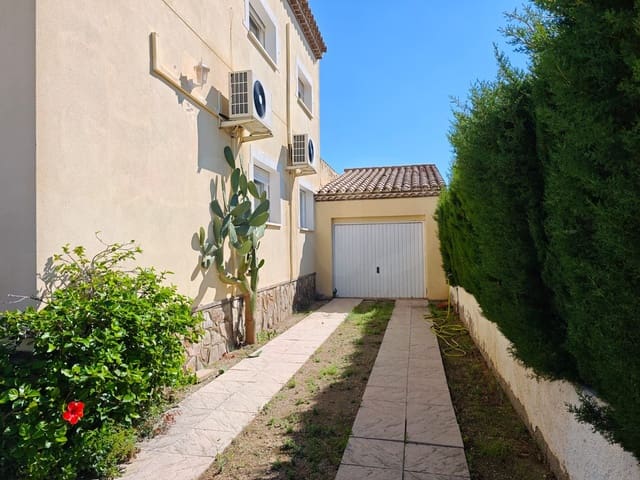 5 soverom Hus til salgs i Tarragona by med svømmebasseng garasje - € 420 000 (Ref: 9987952)