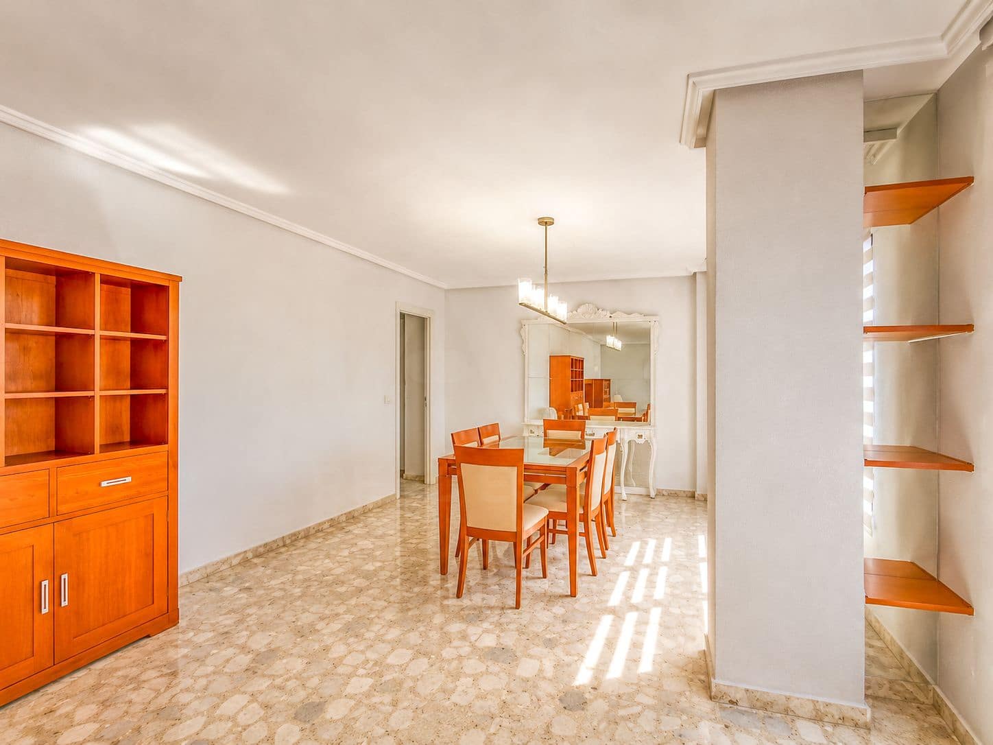 4 Zimmer Apartment zu verkaufen in Alicante / Alacant Stadt - 300.000 € (Ref: 9987955)