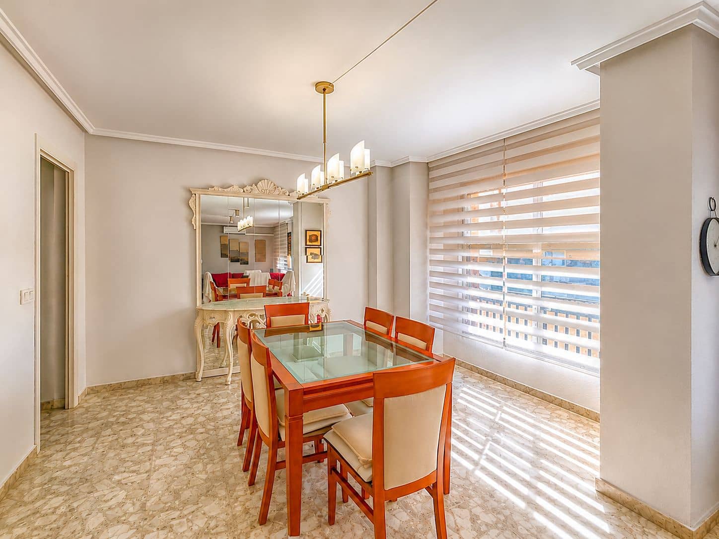 4 Zimmer Apartment zu verkaufen in Alicante / Alacant Stadt - 300.000 € (Ref: 9987955)