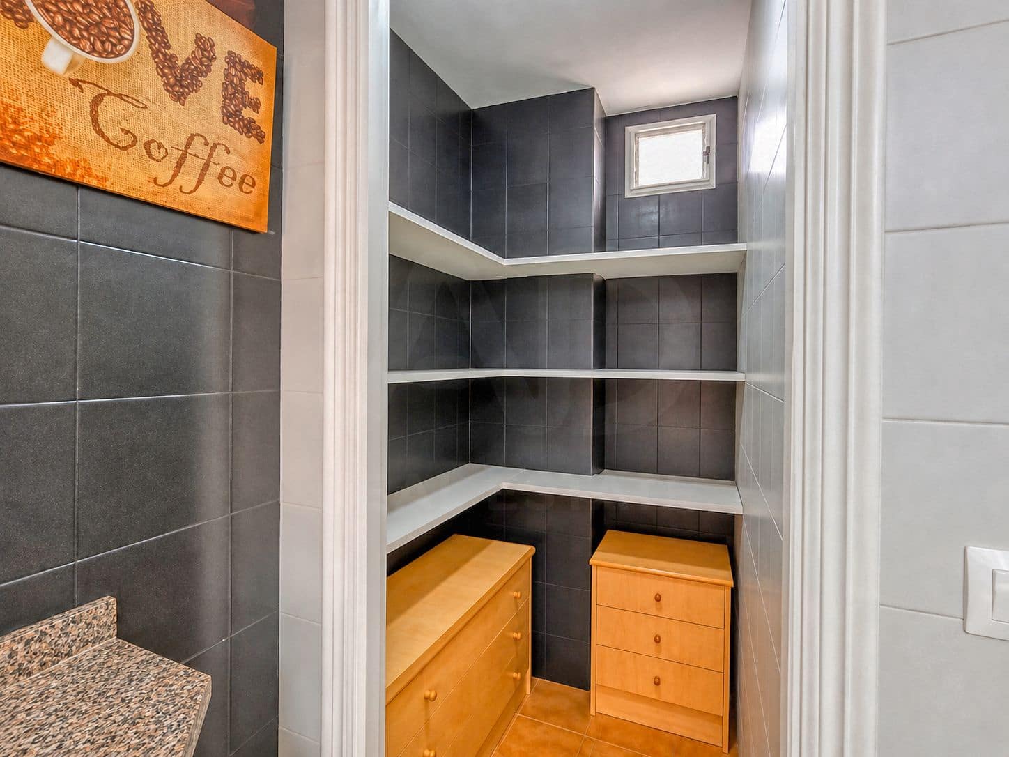 4 Zimmer Apartment zu verkaufen in Alicante / Alacant Stadt - 300.000 € (Ref: 9987955)