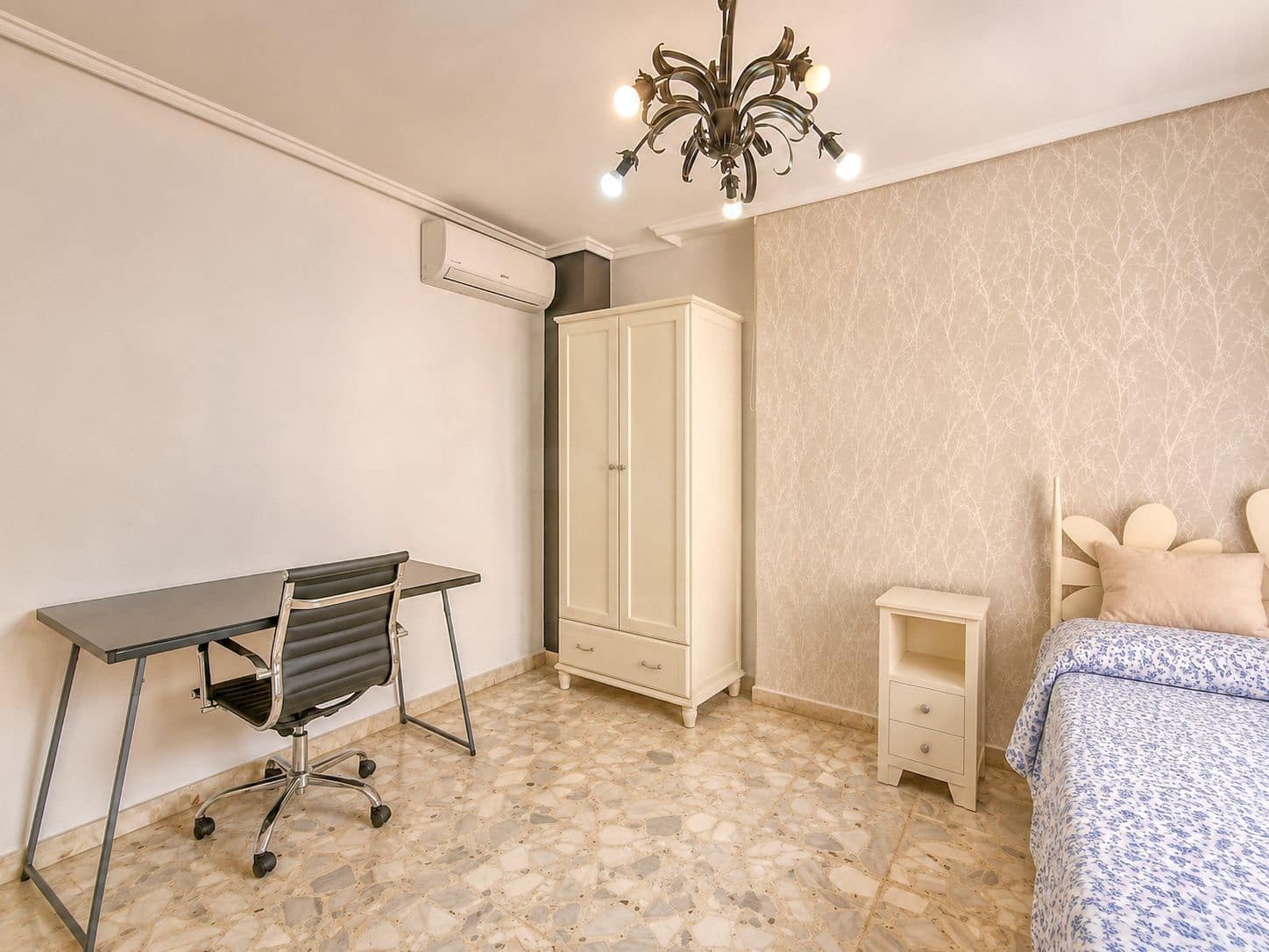 4 Zimmer Apartment zu verkaufen in Alicante / Alacant Stadt - 300.000 € (Ref: 9987955)
