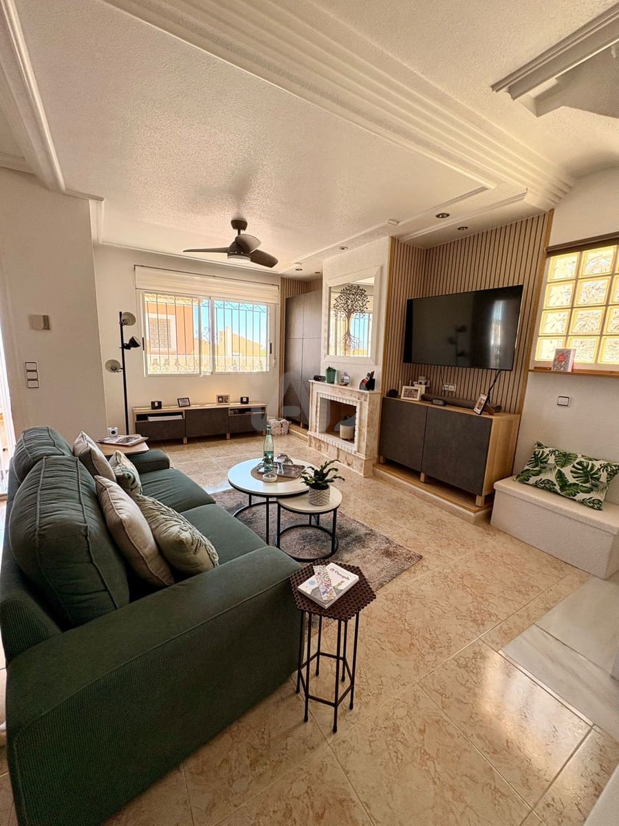 5 sovrum Hus till salu i San Miguel de Salinas med pool - 385 000 € (Ref: 9987956)