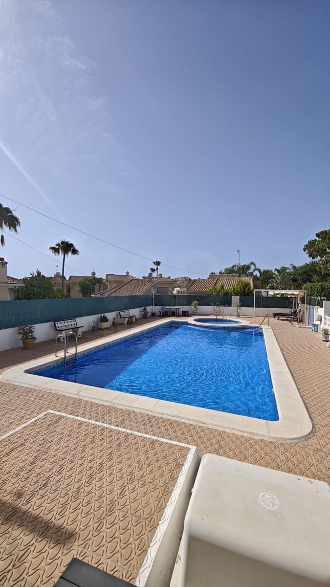 3 makuuhuone Omakotitalo myytävänä paikassa Alicante kaupunki mukana uima-altaan - 225 000 € (Ref: 9987966)