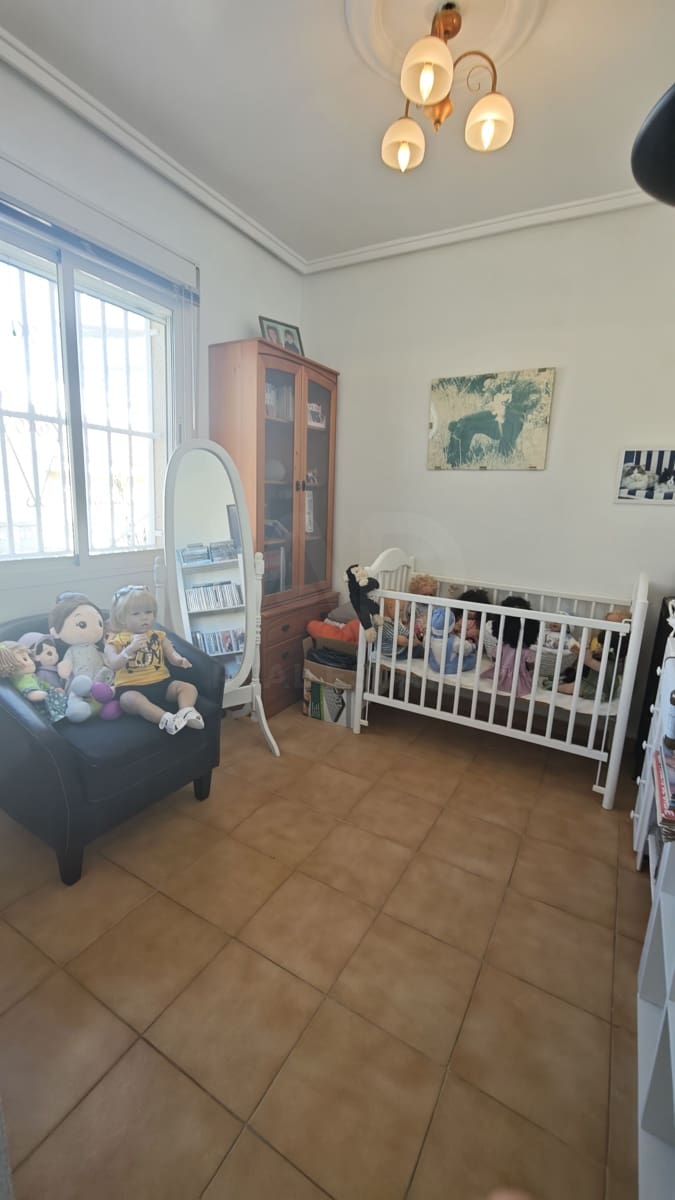 3 makuuhuone Omakotitalo myytävänä paikassa Alicante kaupunki mukana uima-altaan - 225 000 € (Ref: 9987966)