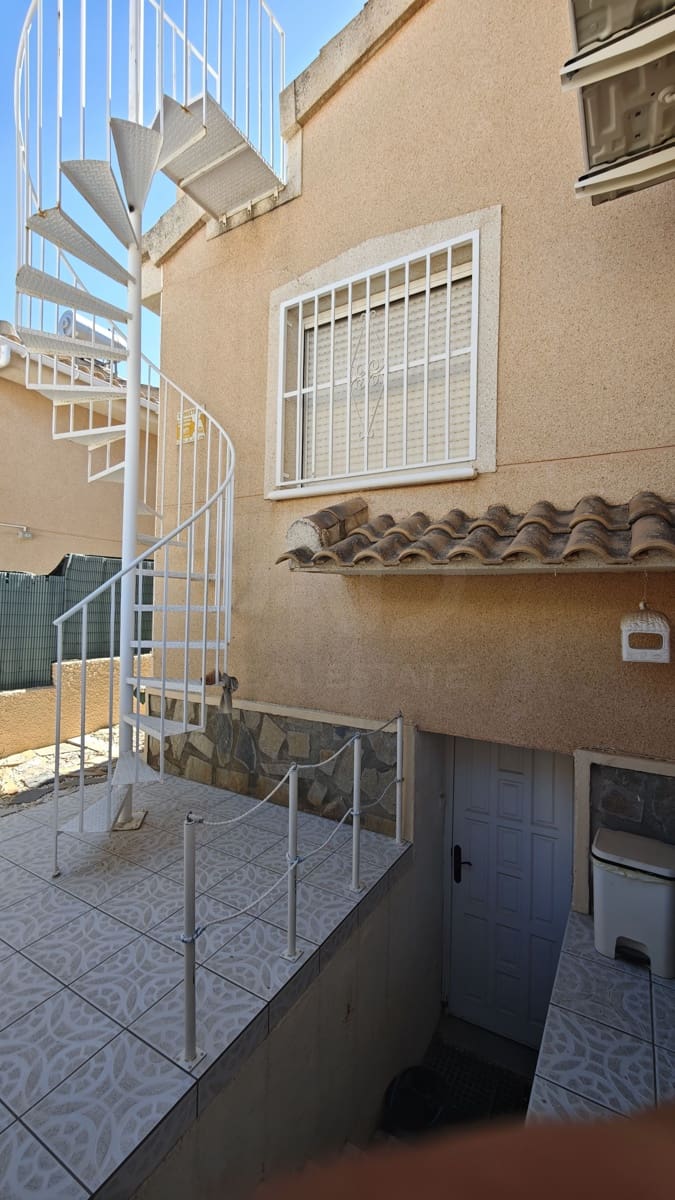 3 makuuhuone Omakotitalo myytävänä paikassa Alicante kaupunki mukana uima-altaan - 225 000 € (Ref: 9987966)