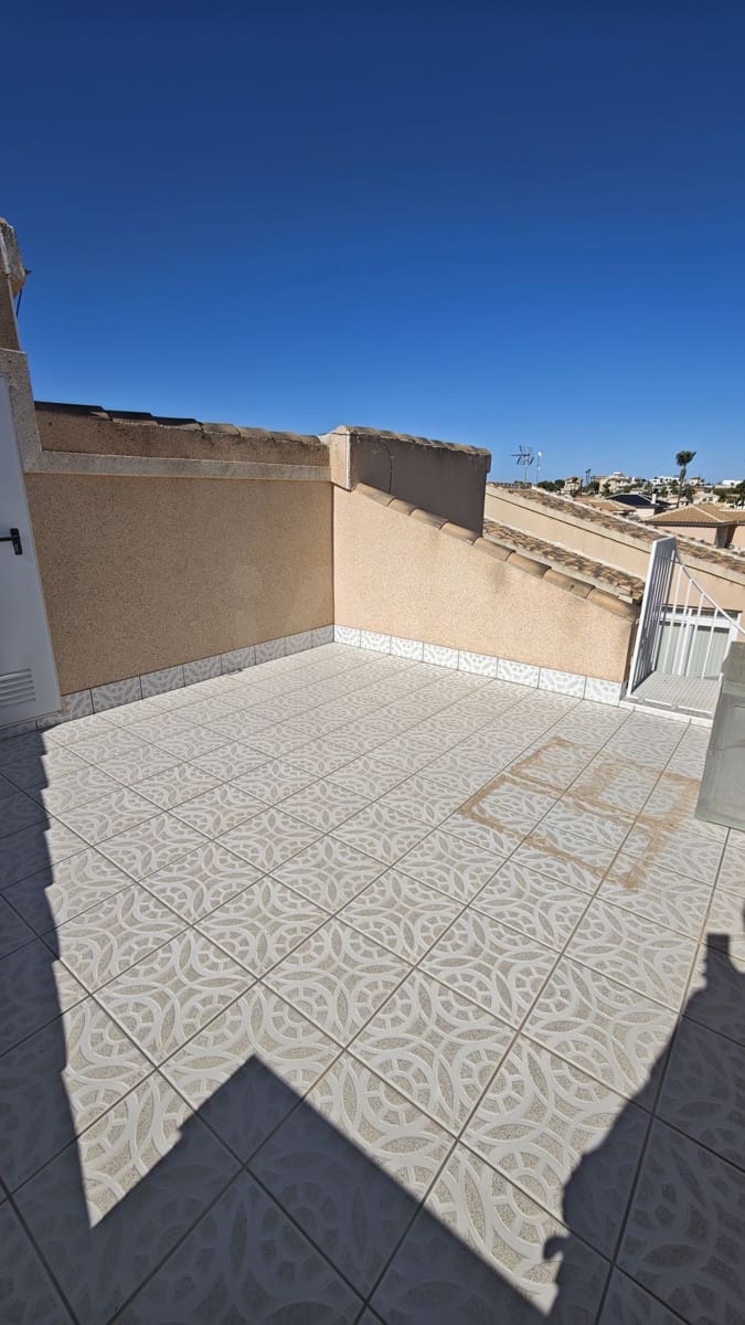 3 makuuhuone Omakotitalo myytävänä paikassa Alicante kaupunki mukana uima-altaan - 225 000 € (Ref: 9987966)