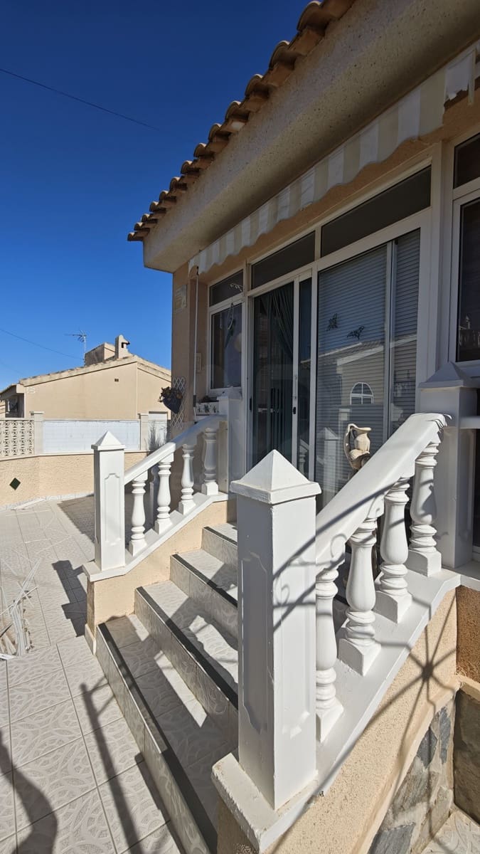 3 makuuhuone Omakotitalo myytävänä paikassa Alicante kaupunki mukana uima-altaan - 225 000 € (Ref: 9987966)