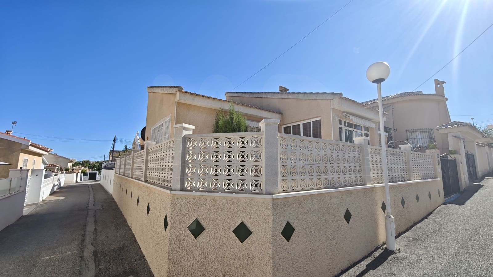 3 makuuhuone Omakotitalo myytävänä paikassa Alicante kaupunki mukana uima-altaan - 225 000 € (Ref: 9987966)