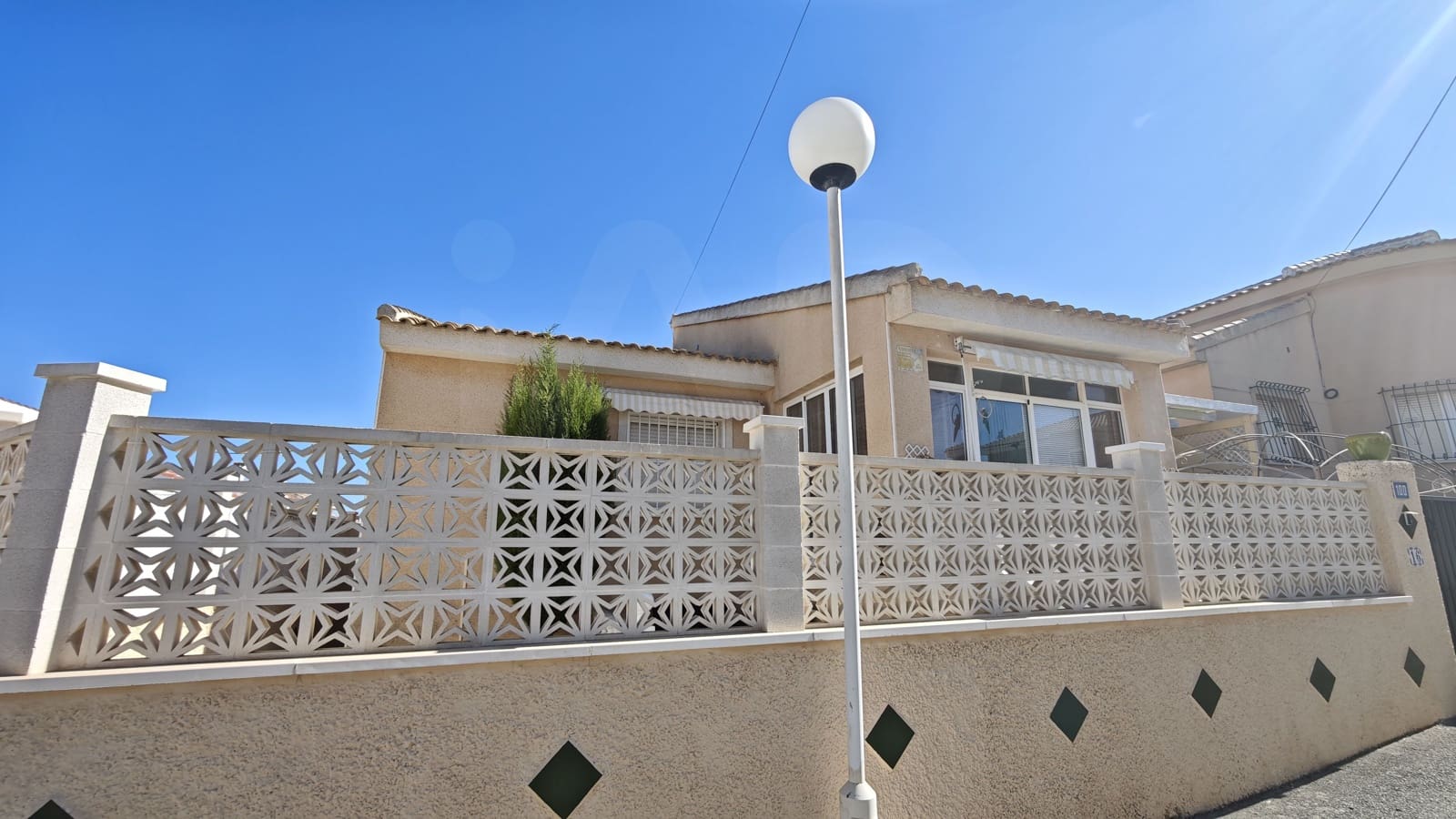3 makuuhuone Omakotitalo myytävänä paikassa Alicante kaupunki mukana uima-altaan - 225 000 € (Ref: 9987966)