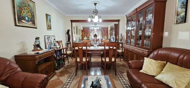 4 soveværelse Byhus til salg i Almería by med garage - € 358.000 (Ref: 9987973)