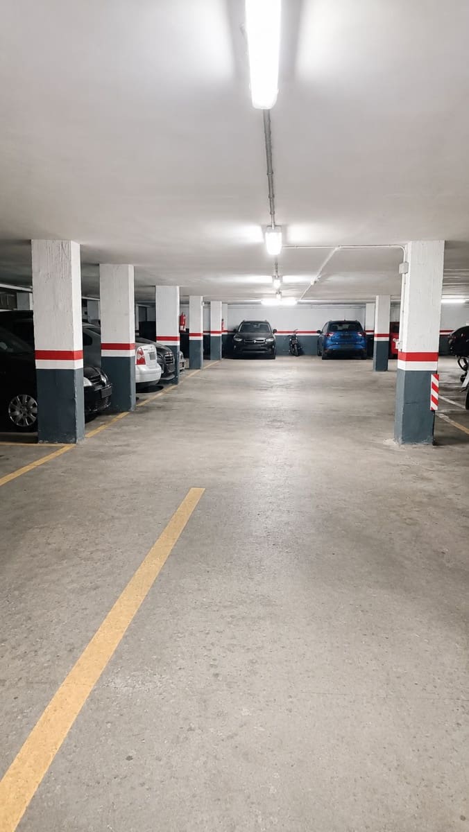 Garaż na sprzedaż w Miasto Barcelona - 9 900 € (Ref: 9987976)