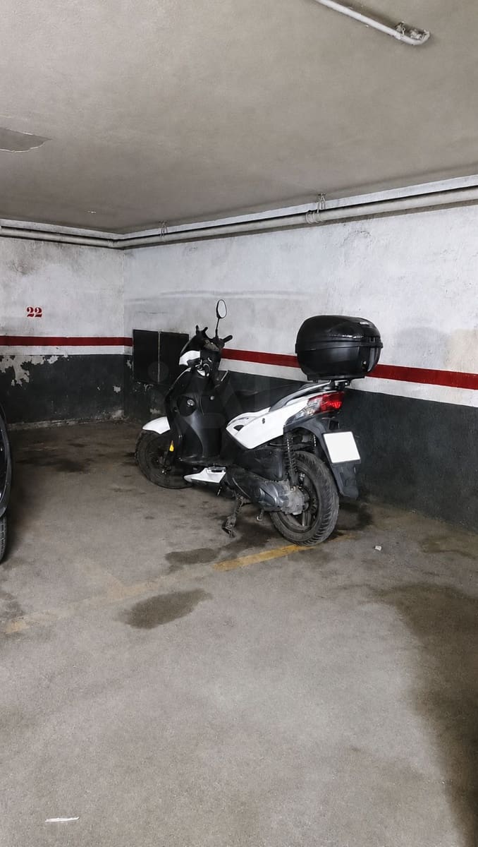 Garaż na sprzedaż w Miasto Barcelona - 9 900 € (Ref: 9987976)