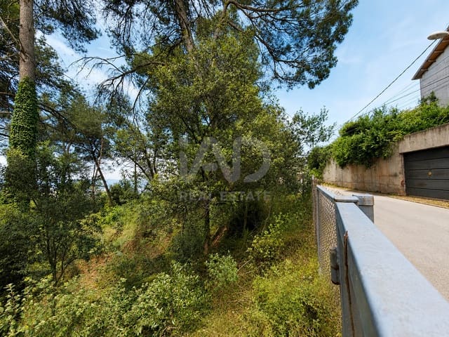 Ubebygd land til salgs i Barcelona by - € 70 000 (Ref: 9987977)