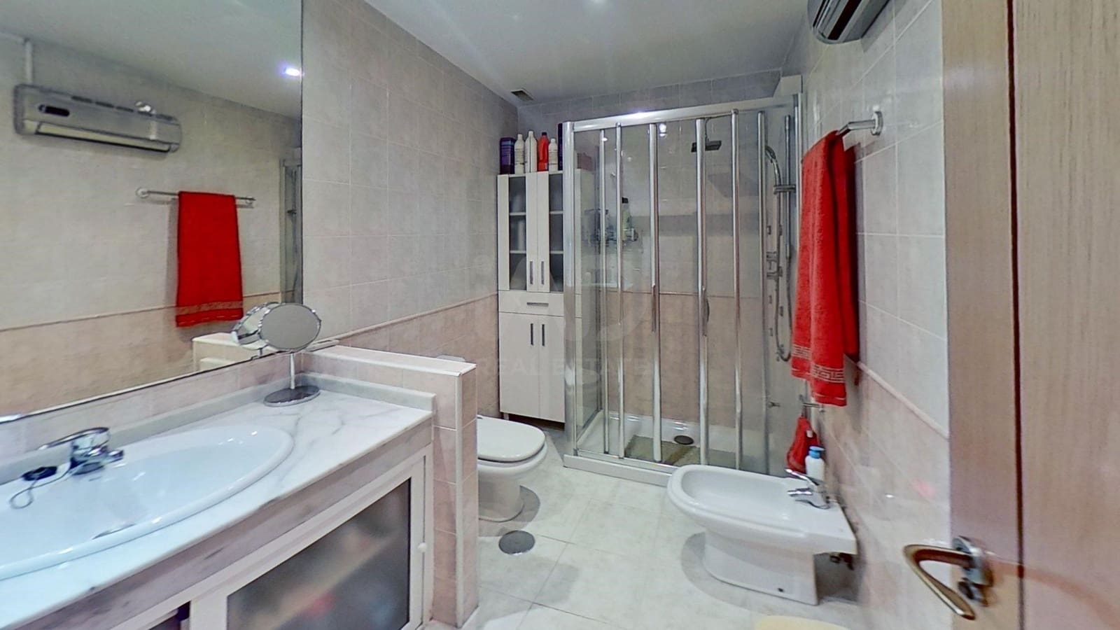5 soveværelse Rækkehus til salg i Alicante by med swimmingpool garage - € 685.000 (Ref: 9987978)