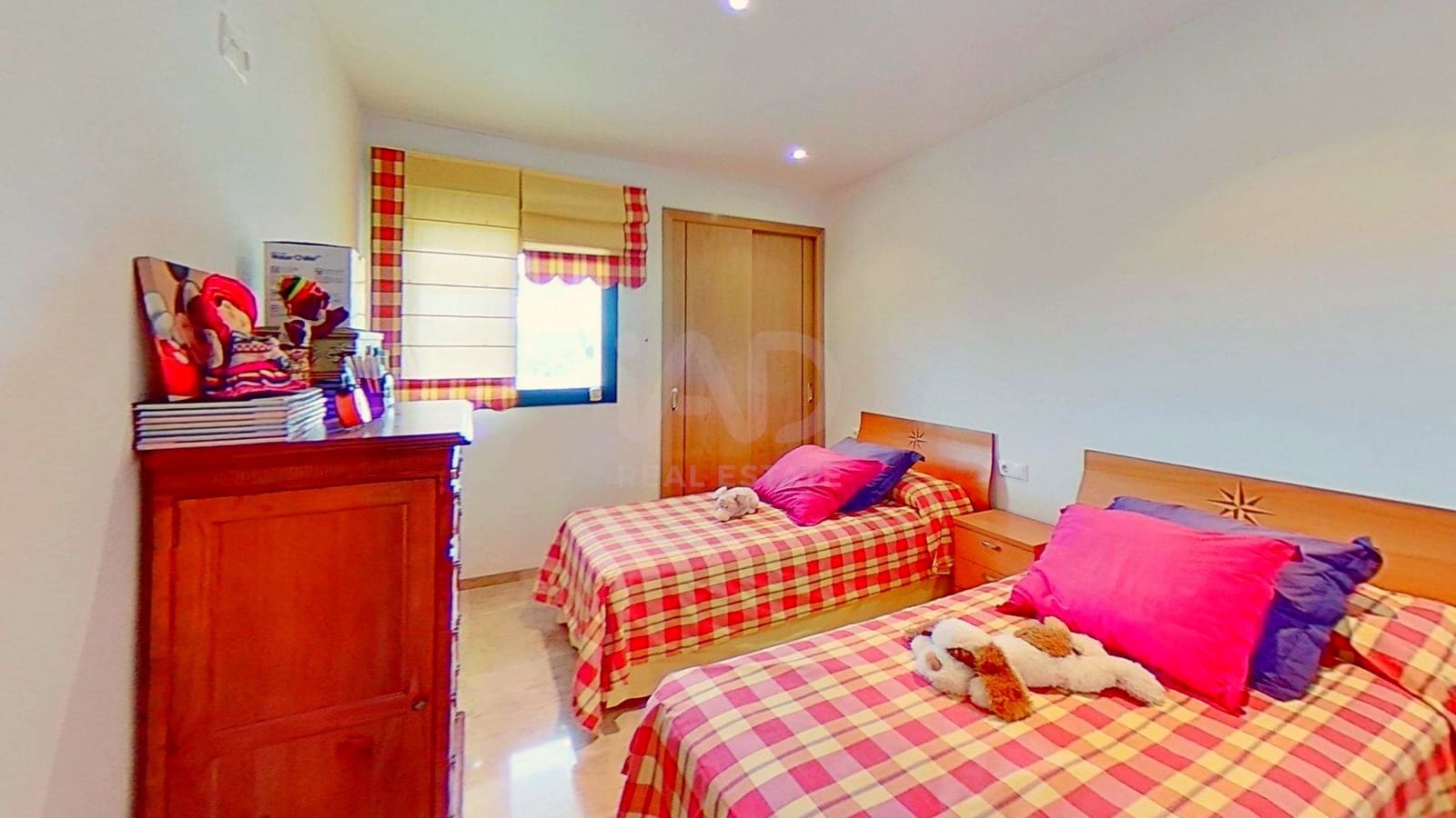 5 soveværelse Rækkehus til salg i Alicante by med swimmingpool garage - € 685.000 (Ref: 9987978)