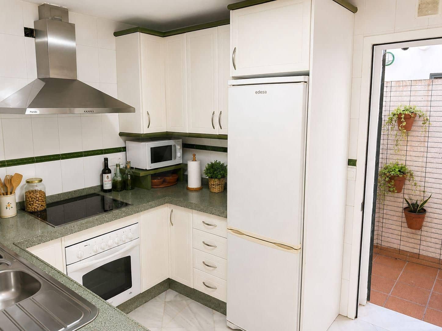 4 soverom Hus til salgs i Huelva by med svømmebasseng - € 385 000 (Ref: 9987981)