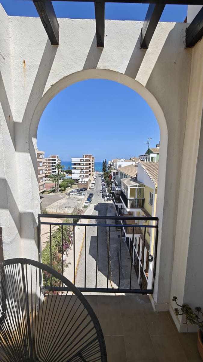 Apartamento de 2 habitaciones en Torrevieja en venta - 165.000 € (Ref: 9987982)