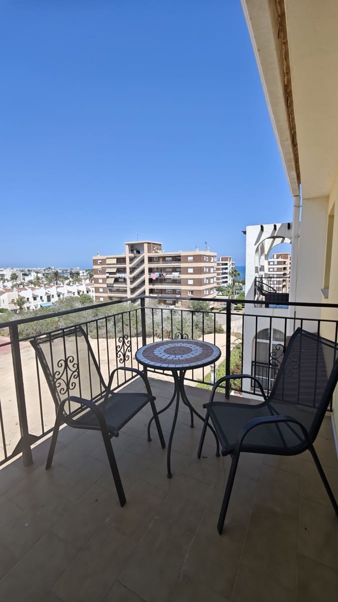 Apartamento de 2 habitaciones en Torrevieja en venta - 165.000 € (Ref: 9987982)
