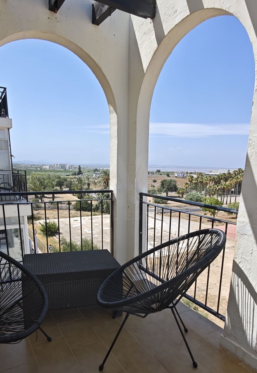 Apartamento de 2 habitaciones en Torrevieja en venta - 165.000 € (Ref: 9987982)