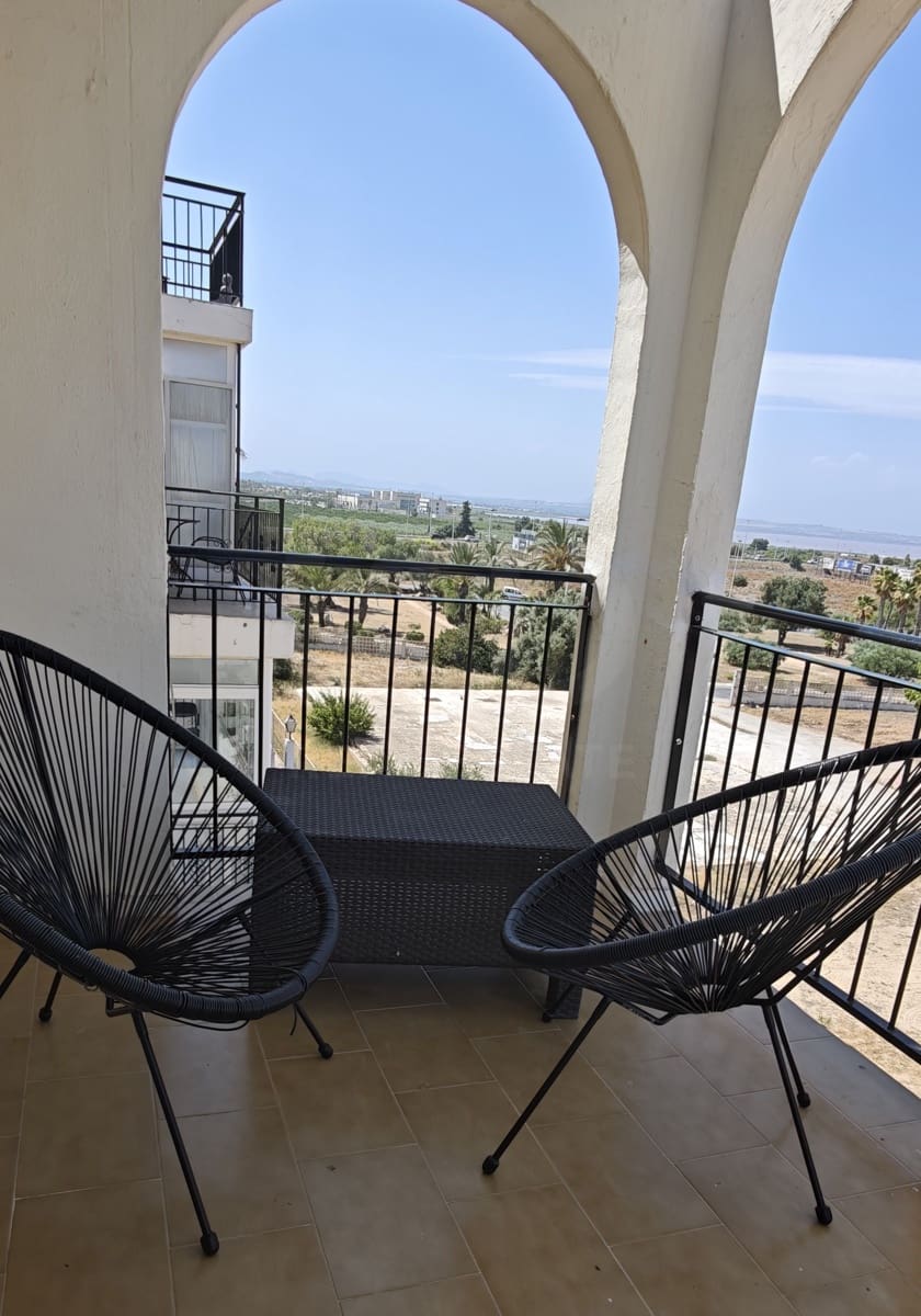 Apartamento de 2 habitaciones en Torrevieja en venta - 165.000 € (Ref: 9987982)