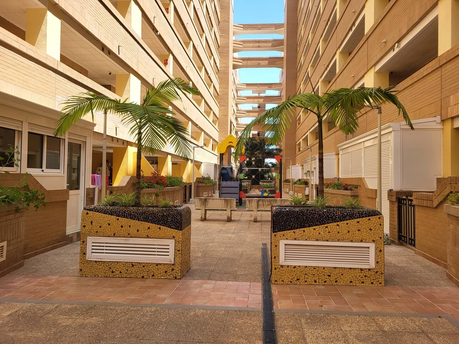 Apartamento de 2 habitaciones en Oropesa  en venta con piscina garaje - 129.900 € (Ref: 9987983)