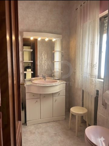 3 bedroom Terraced Villa for sale in Palencia city with garage - € 175,000 (Ref: 9987990)