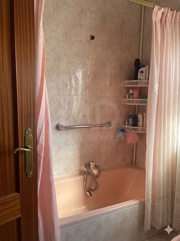 3 bedroom Terraced Villa for sale in Palencia city with garage - € 175,000 (Ref: 9987990)