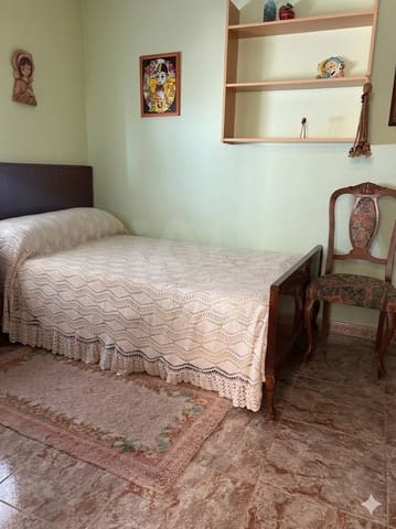 3 bedroom Terraced Villa for sale in Palencia city with garage - € 175,000 (Ref: 9987990)
