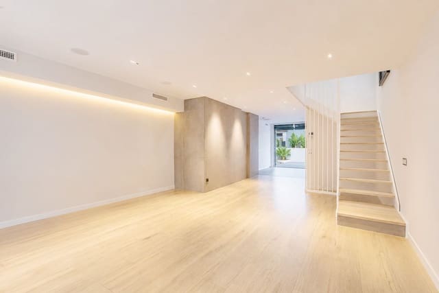 Adosado de 4 habitaciones en Sabadell en venta con piscina garaje - 750.000 € (Ref: 9987993)